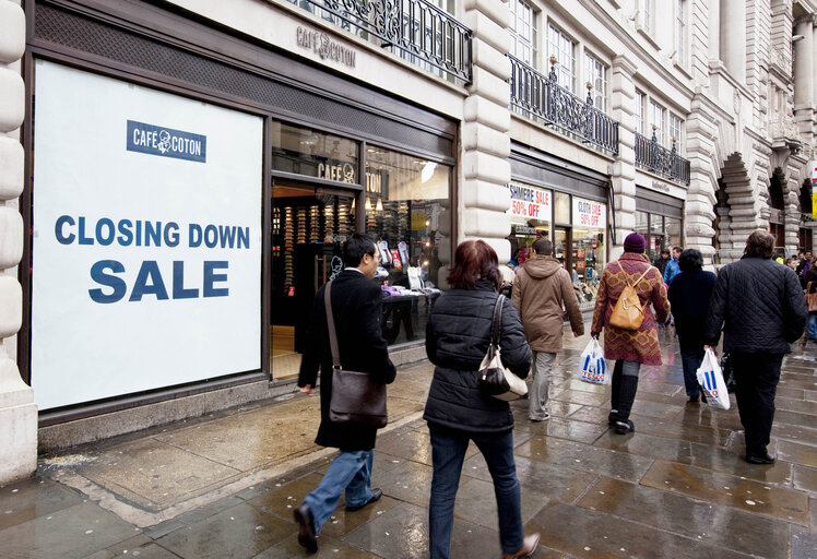 Photo 16 : For sale signs in the streets of London indicate the great impact the EU financial crisis is having on businesses and people in the UK.