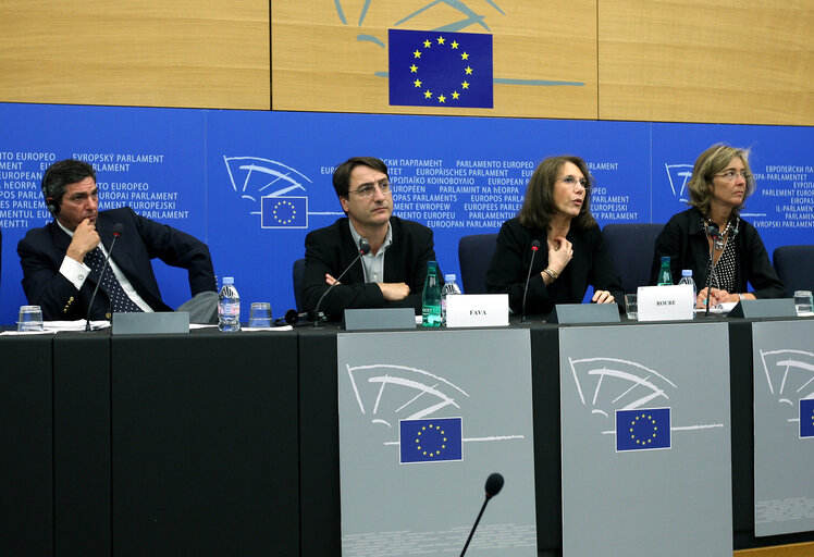 Photo 3: Press conference on the Return directive for illegal immigrants.