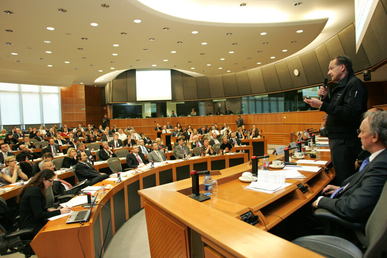 Photo 6: Presentation of the Solar Impulse plane project at the EP in Brussels within the framework of the seminar ¬´Towards a more sustainable aviation¬ª. The Vice-President of the European Commission with responsibility for Transport announced the European Commission‚Äôs patronage of the Solar Impulse project