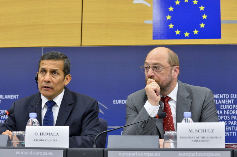 Foto 12: EP President holds a joint press conference with the President of Peru