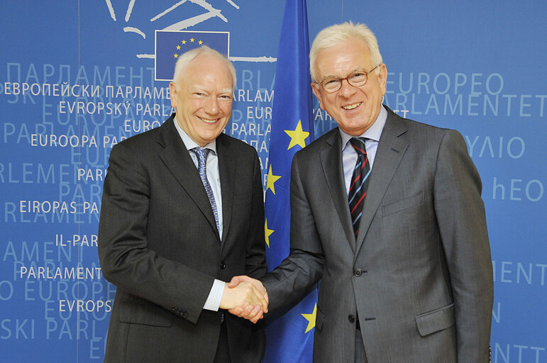 Valokuva 4: EP President meets with President of the EIB (European Investment Bank), in Brussels