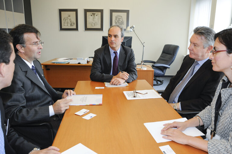 Foto 1: Karel DE GUCHT, Commissioner in charge of Trade meets Peruvian Minister for External Trade and Tourism