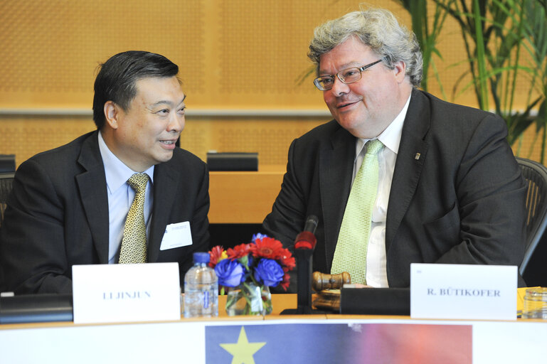 Foto 27: 3d EU-China high level political parties and group's forum.  How can the EU and China cooperate to meet common challenges?  faire des photos de tous les chinois