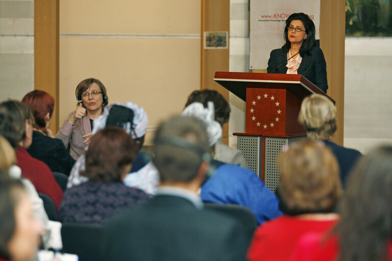 Fotografija 18: Meeting of the International Knowledge Network of Women in Politics (iKNOW Politics) with, amongst others, the Commissioner for Competition, the  Minister of Social Development, Family and Solidarity of Moroocco and the UNDP Director for Gender.