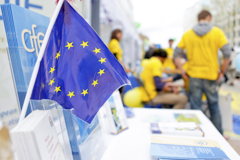 Φωτογραφία 23: Festival of Europe. Open Day 2012 in Brussels - Stands at Solidarnosc Esplanade