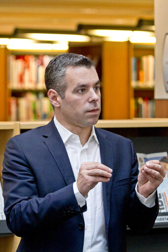 MEP Alexander ALVARO in the EP library in Brussels for the library's promotion