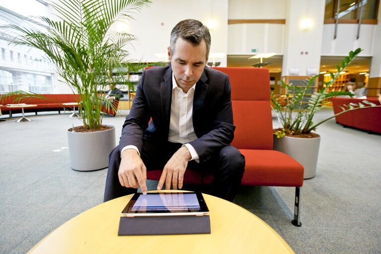 MEP Alexander ALVARO in the EP library in Brussels for the library's promotion