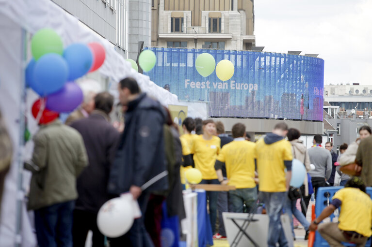 Φωτογραφία 4: Festival of Europe. Open Day 2012 in Brussels - Stands at Solidarnosc Esplanade