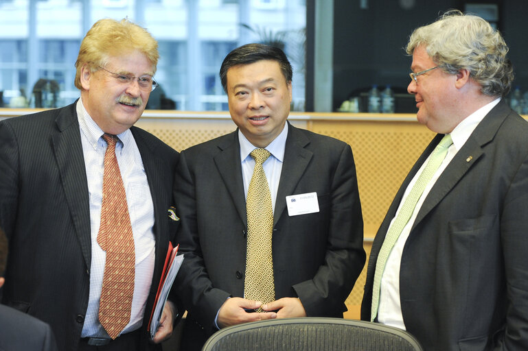 Foto 5: 3d EU-China high level political parties and group's forum.  How can the EU and China cooperate to meet common challenges?  faire des photos de tous les chinois