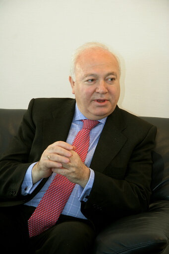 Fotografie 1: EP President meets with Miguel Angel MORATINOS, Spanish Minister for Foreign Affairs, in Brussels