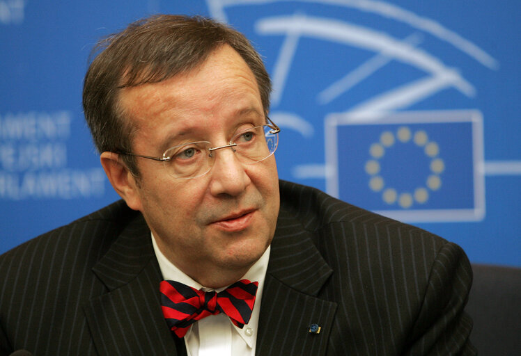 Photo 2 : Press conference following the EP President's meeting with the President of the Republic of Estonia.