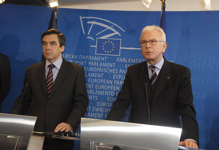 Fotografia 6: Press conference following the EP President's meeting with the French Prime Minister.