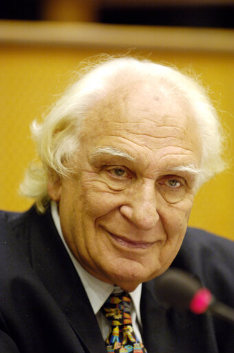 Φωτογραφία 3: Marco PANNELLA in a meeting at the EP in Brussels.