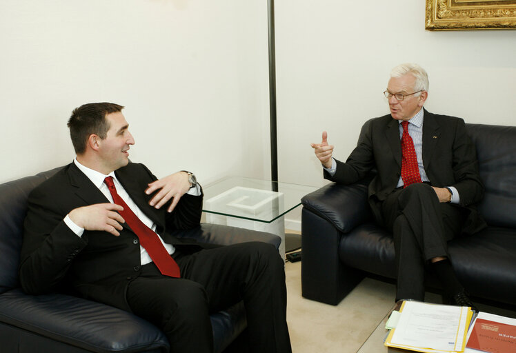 Nuotrauka 3: EP President meets with the acting Speaker of the Serbian Parliament.