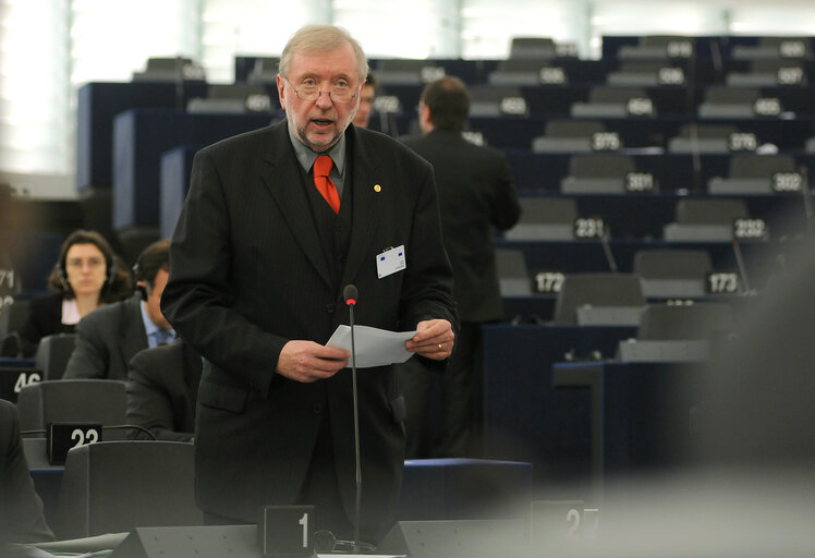 Foto 7: Dimitrij RUPEL MEP in plenary session in Strasbourg.