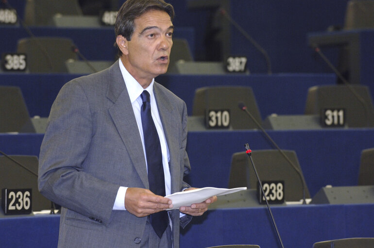 Fotografija 5: MEP Nikolaos SIFUNAKIS speaks in plenary session in Strasbourg