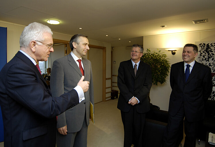 Valokuva 6: EP President meets with Mr Vladimir Drobnjak, EU Chief Negotiator of Croatia, in Brussels