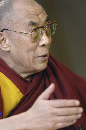 Φωτογραφία 20: The Dalai Lama holds a news conference during his visit to the EP in Brussels