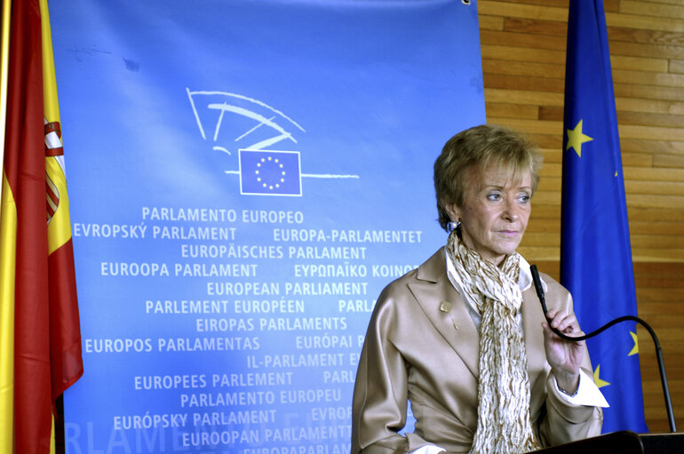 Fotografija 5: EP President meets with Maria Teresa Fernandez de la Vega, first Vice-President of the Spanish Government, in Strasbourg