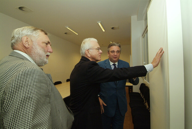 Foto 14: EP President visits the Renewable Energy House.