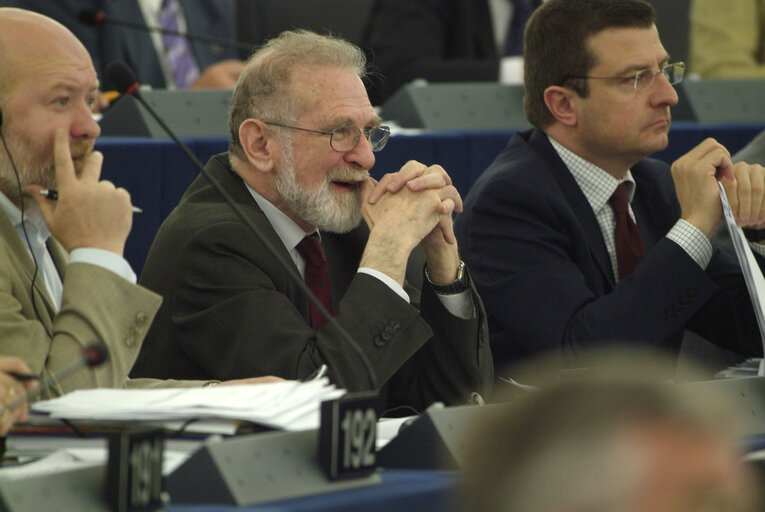 Foto 5: Plenary session in Strasbourg - Debate on the mandate of Bronislaw GEREMEK