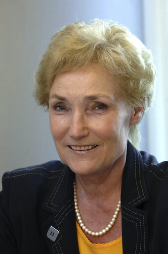 Foto 1: Portrait of MEP Erna HENNICOT-SCHOEPGES in Brussels