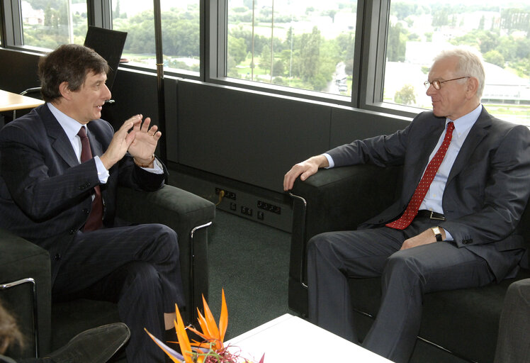 Foto 1: EP President welcomes the French Minister of State for European Affairs.