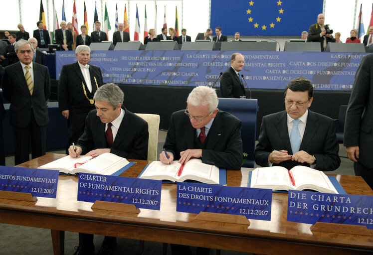 Fotagrafa 15: Plenary session in Strasbourg - Proclamation and signing of the Charter of Fundamental Rights by EP President, President-in-office of the Council and Commission President