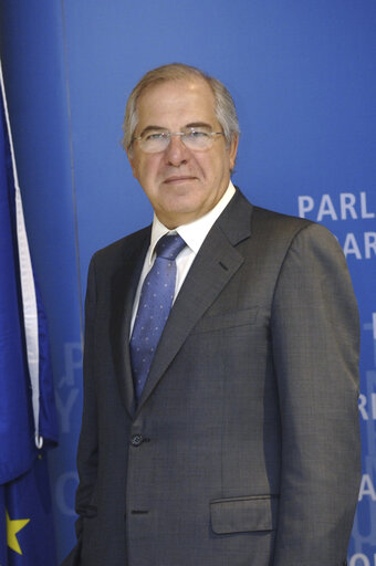 Fotografija 2: Portrait of MEP Jose Albino SILVA PENEDA in Brussels