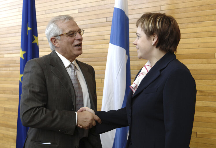 Official signature of the legislative text 'European Capital of Culture', with Finnish Minister of Culture in Strasbourg