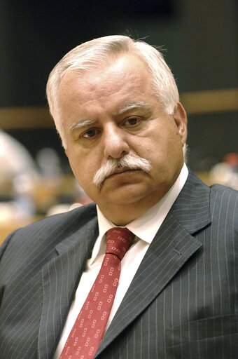 Foto 3: Portrait of MEP Ioannis GKLAVAKIS in Brussels