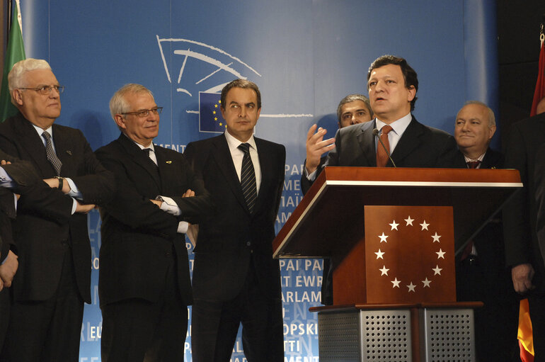 Photo 23 : Opening of an exhibition commemorating the 20th anniversary of the accession of Spain and Portugal to the EU.