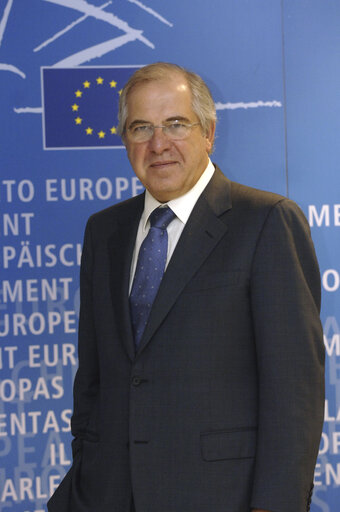 Fotografija 4: Portrait of MEP Jose Albino SILVA PENEDA in Brussels