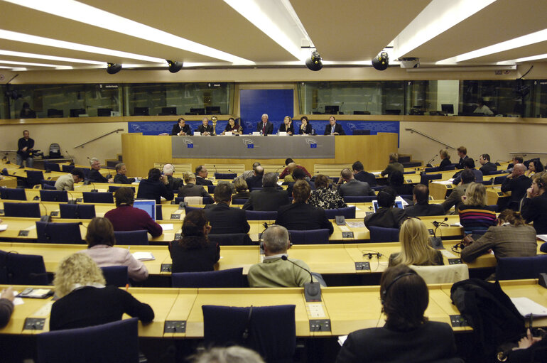 Снимка 20: Press conference to present the Energy Globe Award ceremony in Brussels