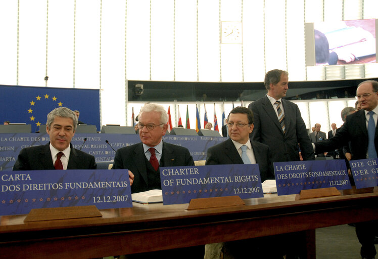 Fotagrafa 5: Plenary session in Strasbourg - Proclamation and signing of the Charter of Fundamental Rights by EP President, President-in-office of the Council and Commission President