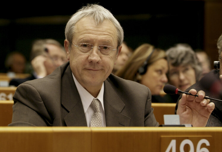 Fotografie 1: MEP Thierry CORNILLET attends a plenary session in Brussels