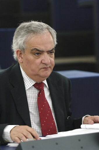 Fotografija 3: MEP Manuel Antonio DOS SANTOS attends a plenary session in Strasbourg