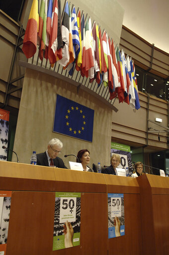 Foto 9: Women's Day - To mark International Women's Day (8 March), the Women's Rights Committee is holding a seminar entitled Women building the Future of Europe