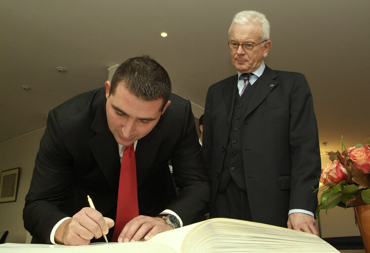 Fotografie 8: EP President meets with Oliver DULIC, Speaker of the Serbian Parliament, in Brussels