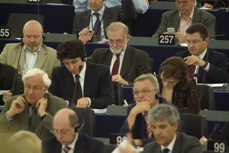 Foto 9: Plenary session in Strasbourg - Debate on the mandate of Bronislaw GEREMEK