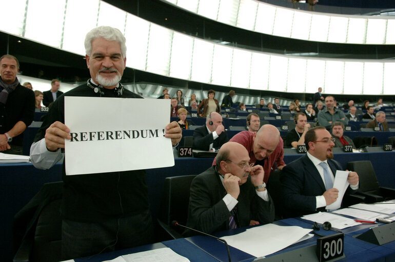 Fotagrafa 42: Plenary session in Strasbourg - Proclamation and signing of the Charter of Fundamental Rights by EP President, President-in-office of the Council and Commission President