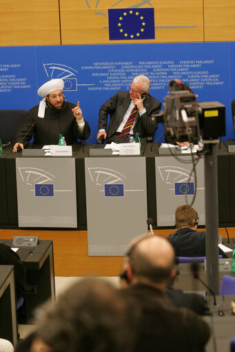 Billede 1: Press conference following the EP President's meeting with the Grand Mufti of Syria.