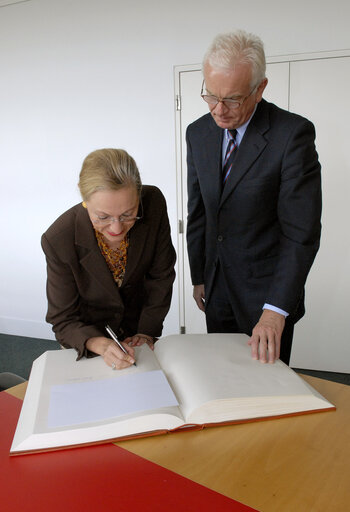 Fotogrāfija 2: EP President meets with the  EU Commissioner for External Affairs.