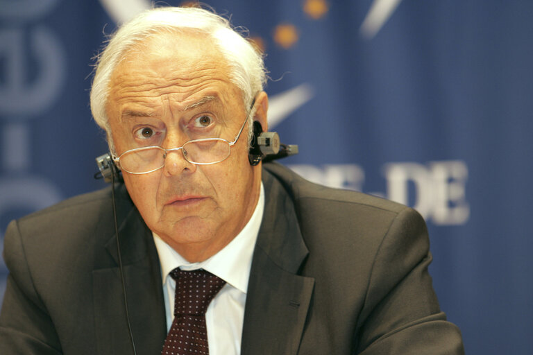 Fotografia 3: MEP Karsten Friedrich HOPPENSTEDT attends a meeting of the EPP-ED group in Brussels