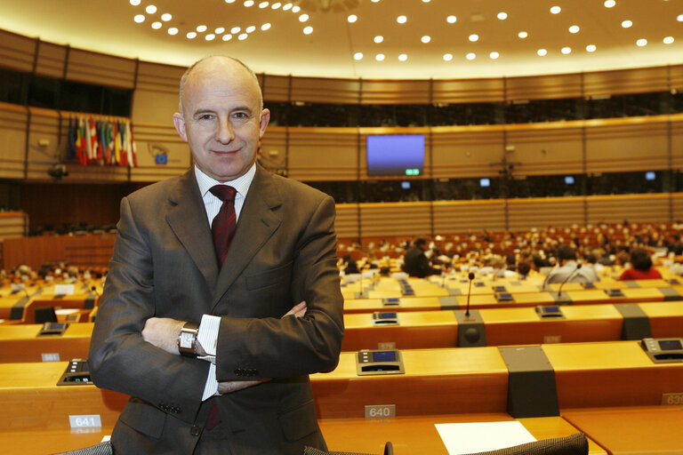 Fotografija 6: Portrait of MEP Jose Javier POMES RUIZ during a plenary session in Brussels