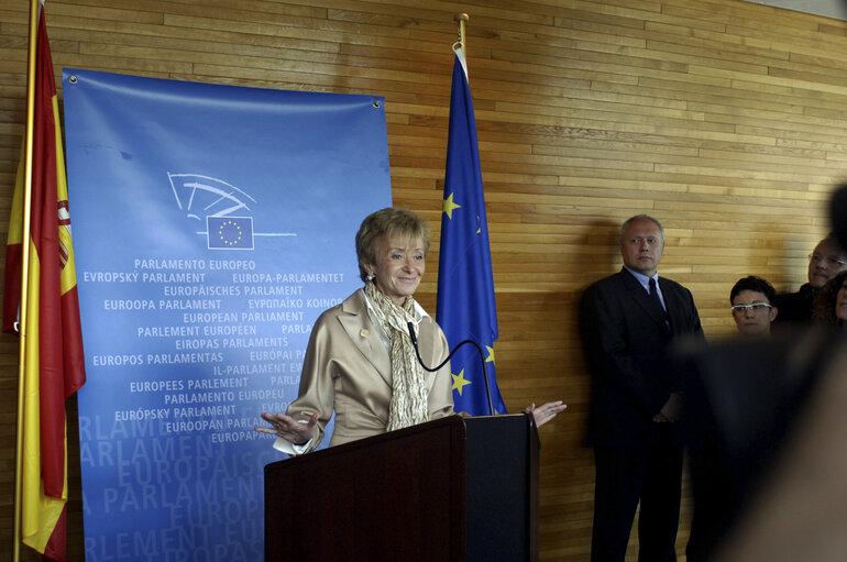 Fotografija 3: EP President meets with Maria Teresa Fernandez de la Vega, first Vice-President of the Spanish Government, in Strasbourg