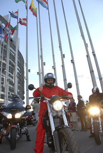 Photo 2 : MEPs on motorbikes at the EP in Strasbourg.