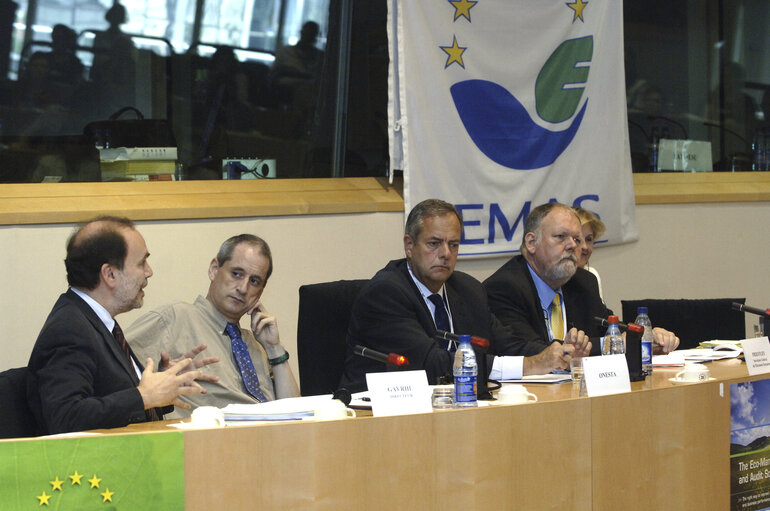 Photo 2 : Presentation of the EMAS (Eco Management and Audit Scheme), an environmental management