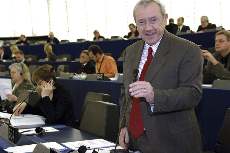 Foto 4: MEP Thierry CORNILLET attends a plenary session in Strasbourg