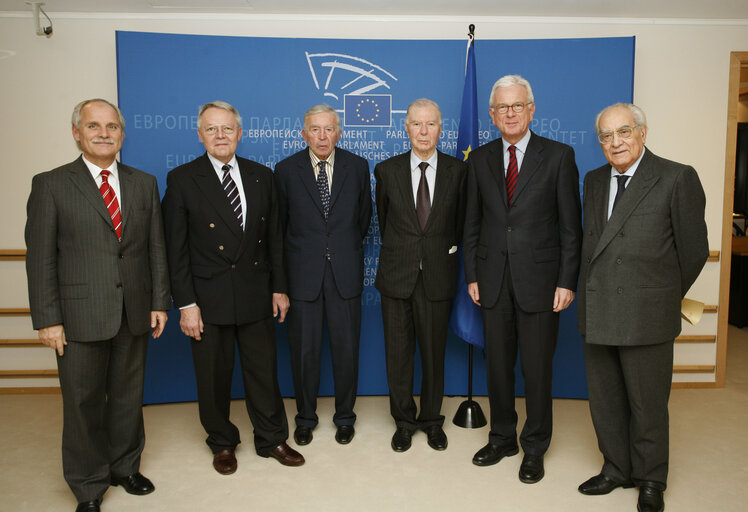 Fotografija 9: EP President meets with Charlemagne Prize Foundation representatives and former Charlemagne Prize laureates in Brussels